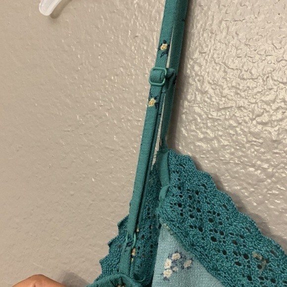 American Eagle Outfitters Small Green floral crop top - Picture 9 of 11